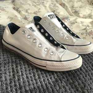 White converse (no laces)